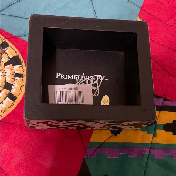 Decor - Picture 2 of 3